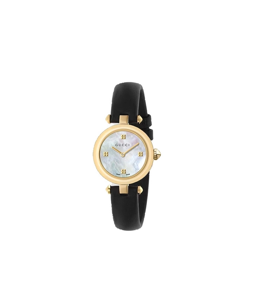 Montre Gucci Diamantissima 27mm quartz cuir noir PVD or jaune cadran nacre blanche bracelet cuir noir
